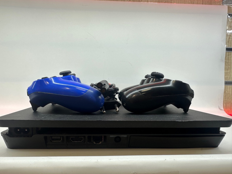 Игровая приставка PlayStation 4