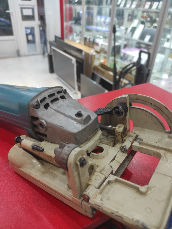 Фрезер Makita 3901