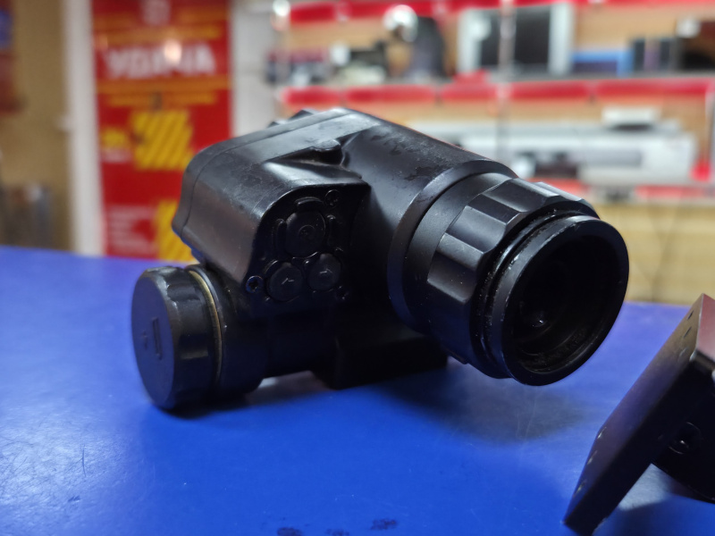 Монокуляр цифровой ночного видения Levenhuk Halo NVM20 Helmet