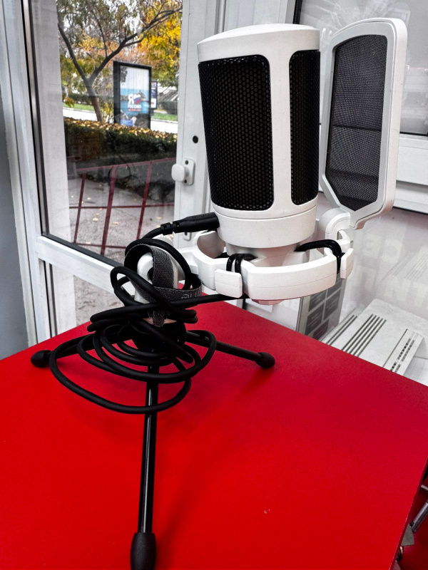 Микрофон Fifine A6v