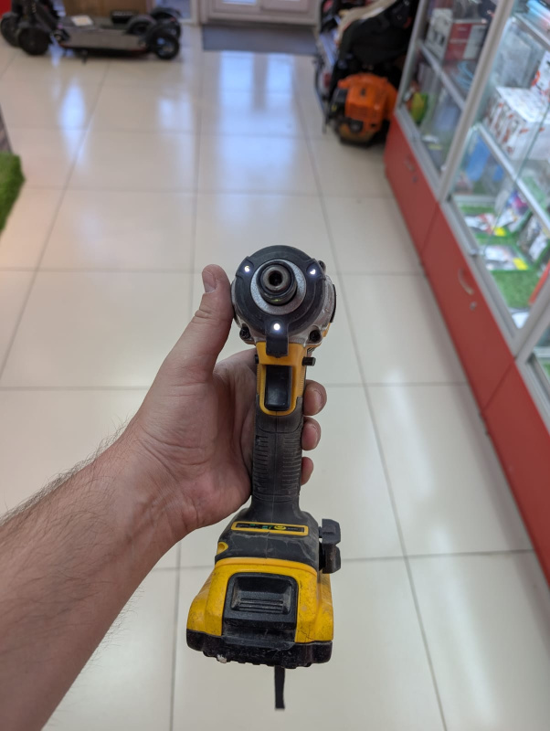Гайковерт Dewalt китай
