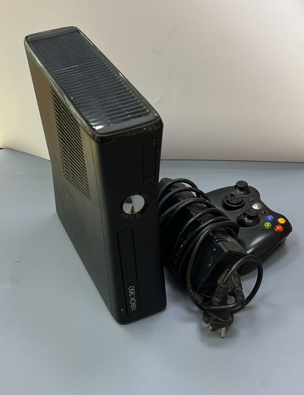 Игровая приставка Xbox 360
