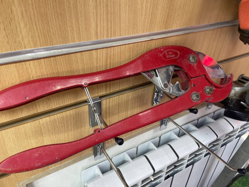 Ножницы для резки труб  .