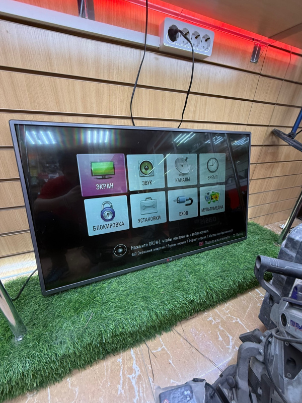 Телевизор LG 42LB561V