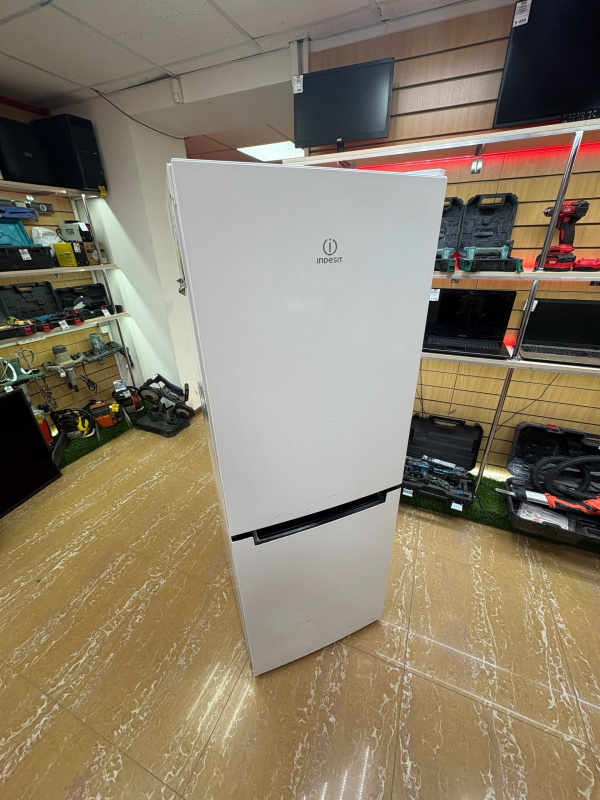 Холодильник Indesit DSN 16