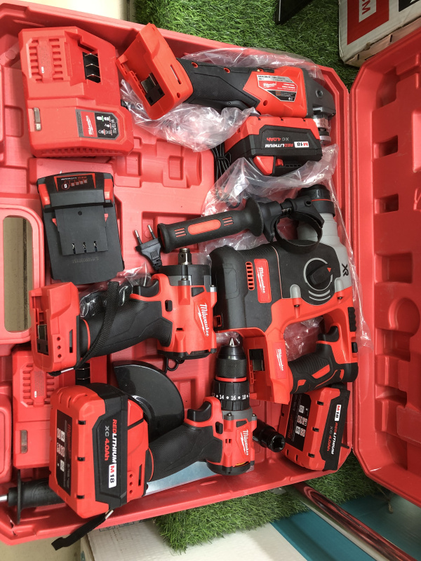 Набор электроинструмента Milwaukee 4 в 1