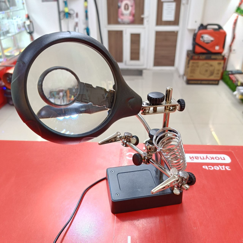 Держатель третья рука с лупой  300