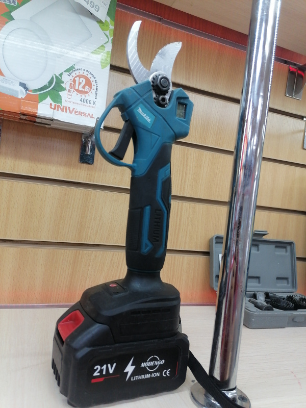 ЭЛЕКТРО СЕКАТОР  Makita 4 АКБ