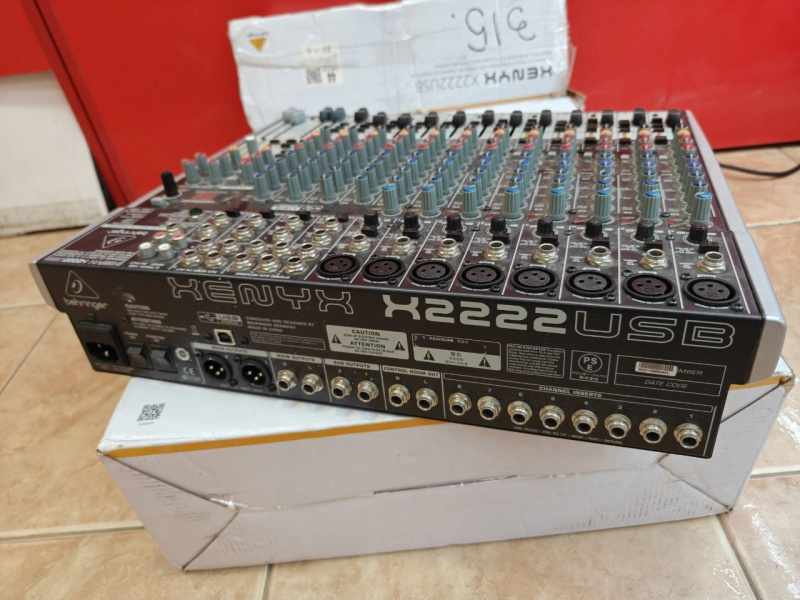 Усилитель Behringer XENYX X2222U