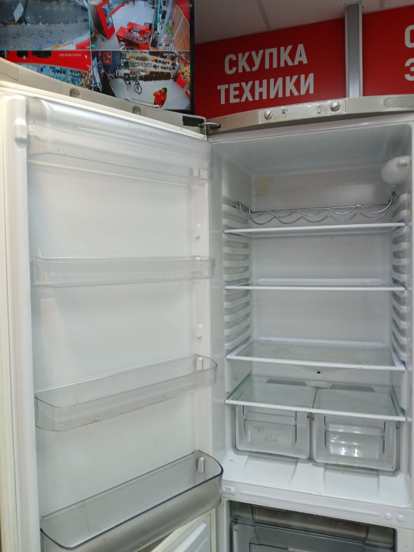 Холодильник Hotpoint-Ariston RMBA 2200.L