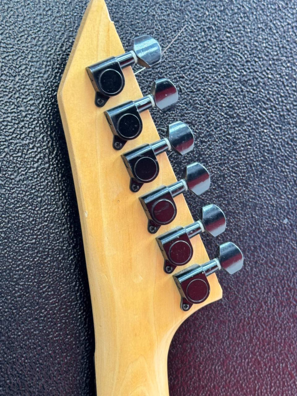 Электрогитара Zombie  no name