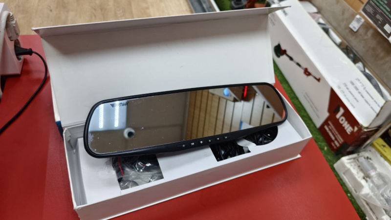 Видеорегистратор  зеркало + камера