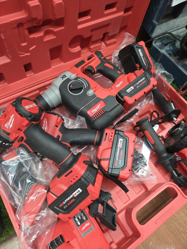 Набор электроинструмента Milwaukee 4 в 1