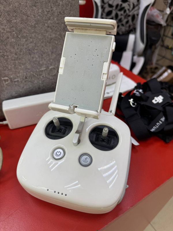 Квадрокоптер DJI PHANTOM 4