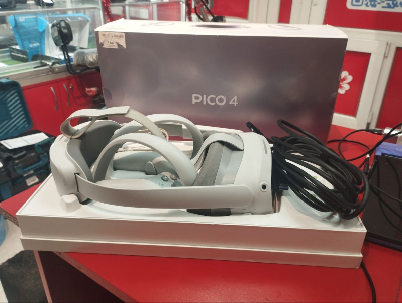 Очки виртуальной реальности Pico 4 128GB