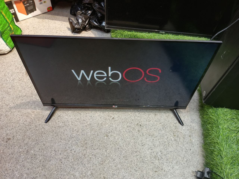 Телевизор LG 32up77