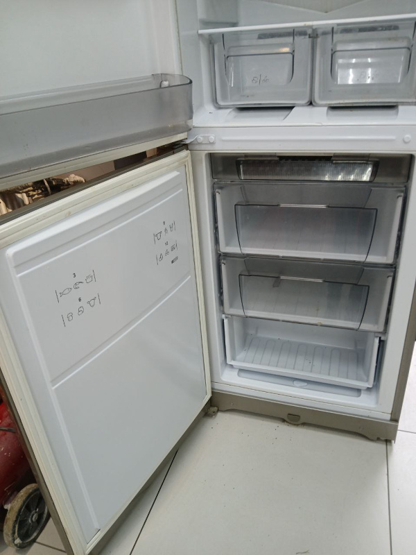 Холодильник Hotpoint-Ariston RMBA 2200.L