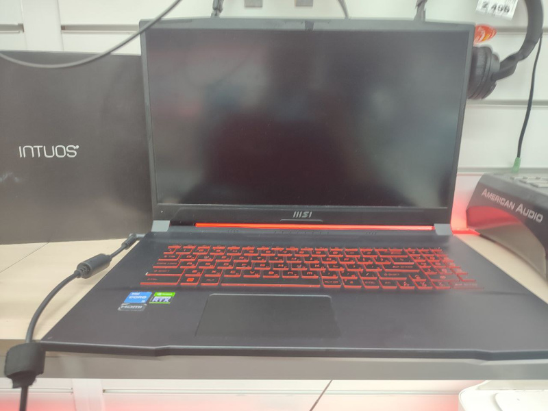 Msi gf76 b12ucr. Ноутбук MSI Katana gf76 12ue-659xru. Katana gf76. MSI Katana gf76 жесткий диск. Прижимная панель клавиатуры MSI Katana 17 gf76.