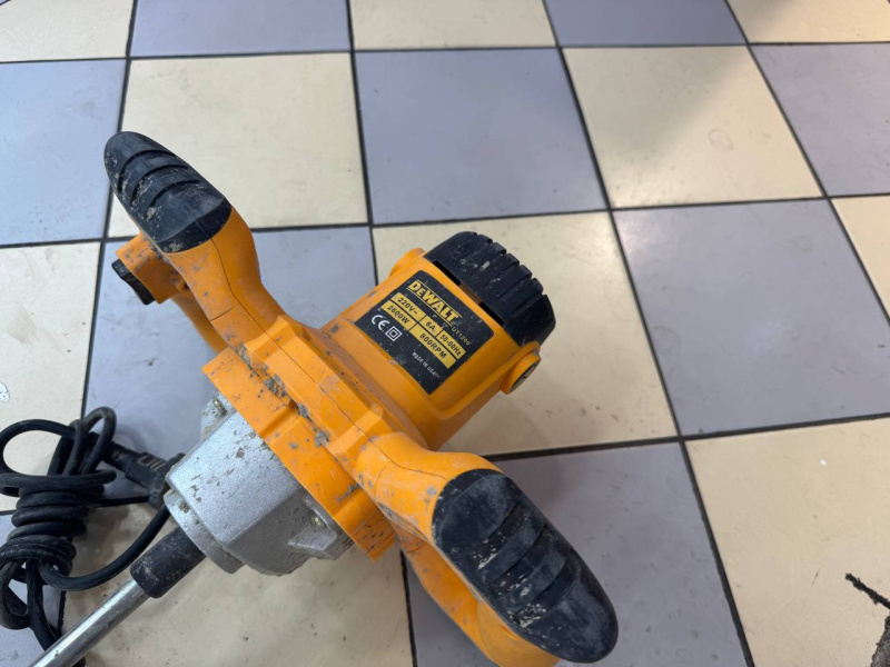 Строительный миксер Dewalt UT1200