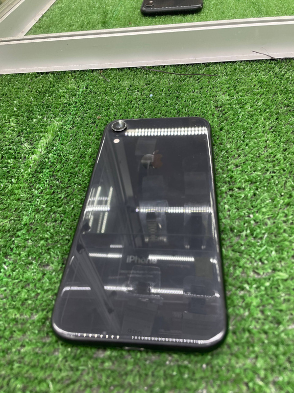 Мобильный телефон Apple iPhone XR