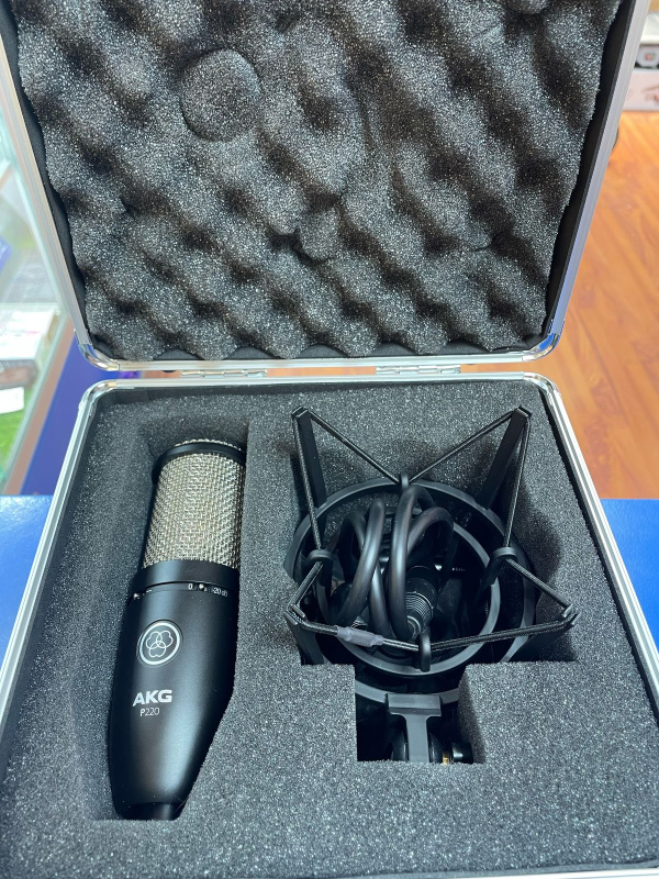 Микрофон  AKG P220