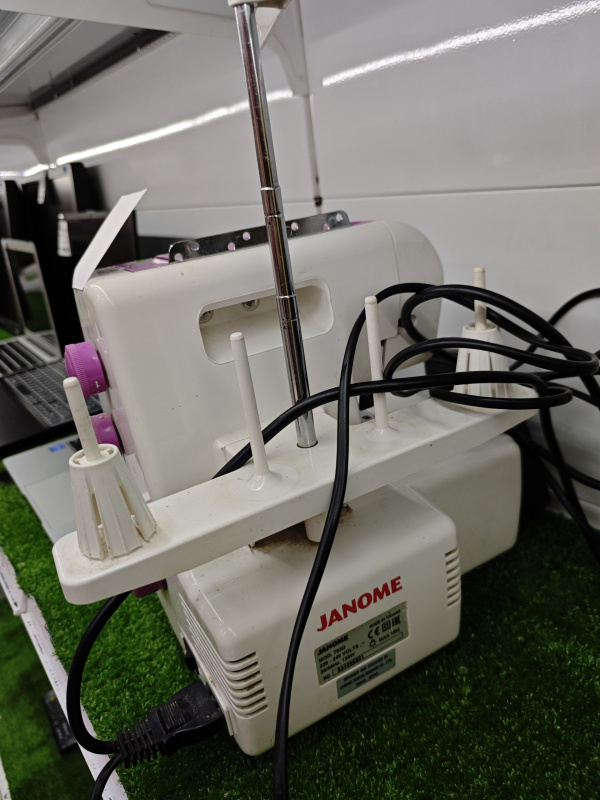 Швейная машина Janome 793D