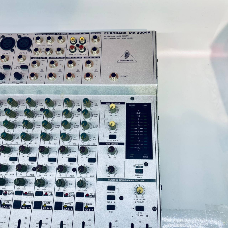 Микшерный пульт Behringer MX2004a