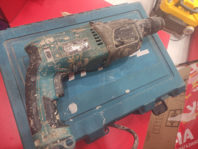 Перфоратор Makita hr2460