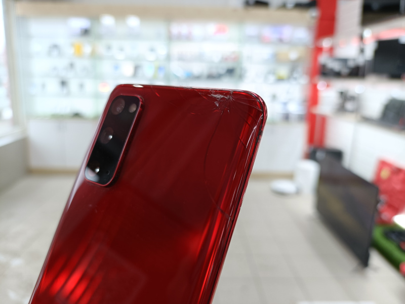 Мобильный телефон Samsung Galaxy S20
