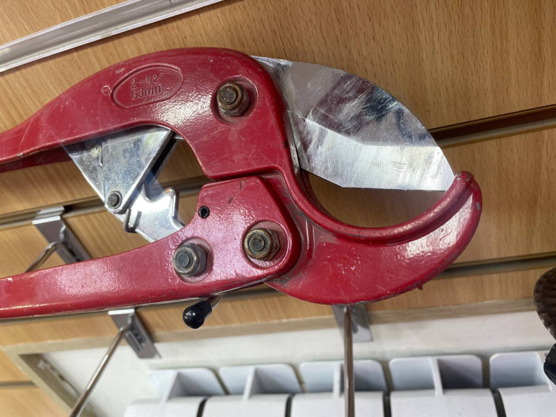 Ножницы для резки труб  .