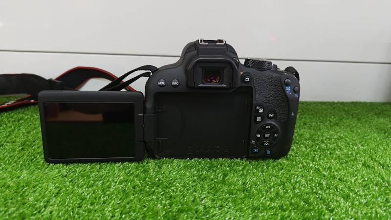 Фотоаппарат Canon EOs 800D