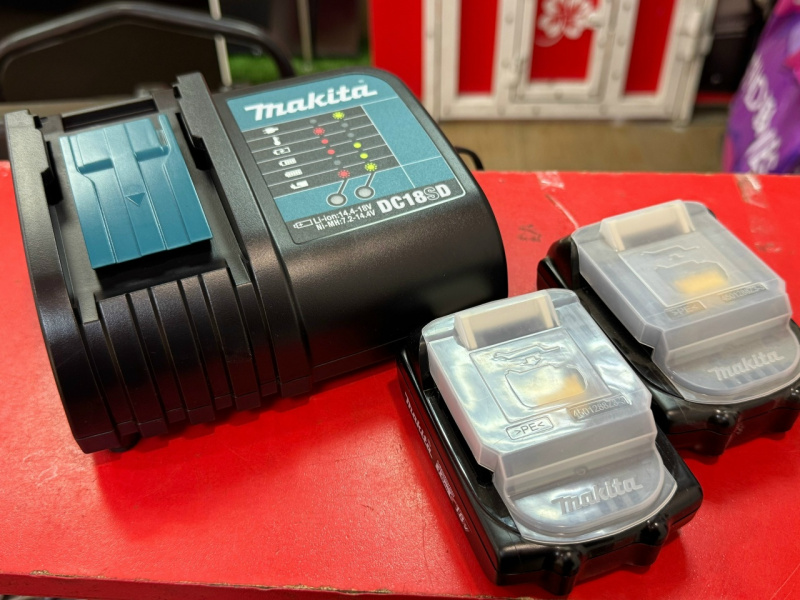 Зарядное устройство  Makita DC18