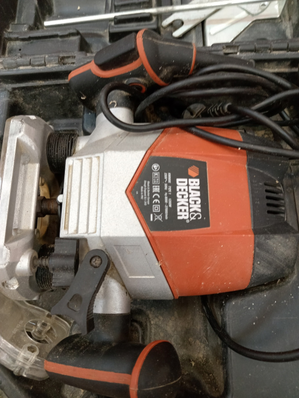 BLACK DECKER KW900E