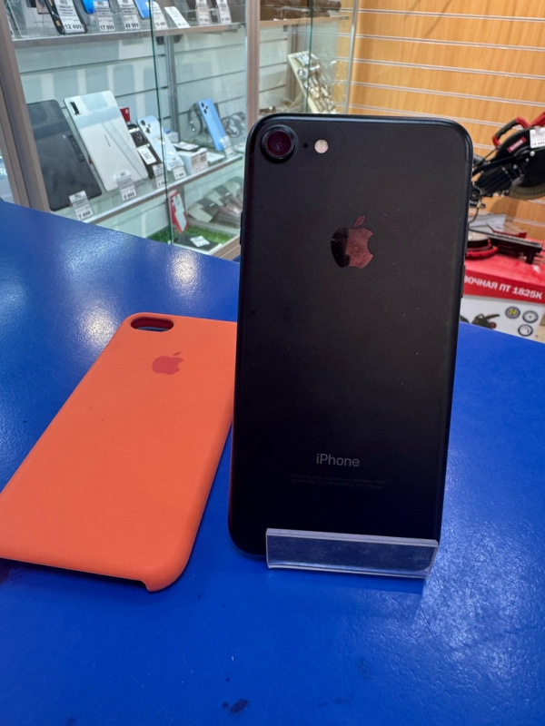 Мобильный телефон Apple iPhone 7