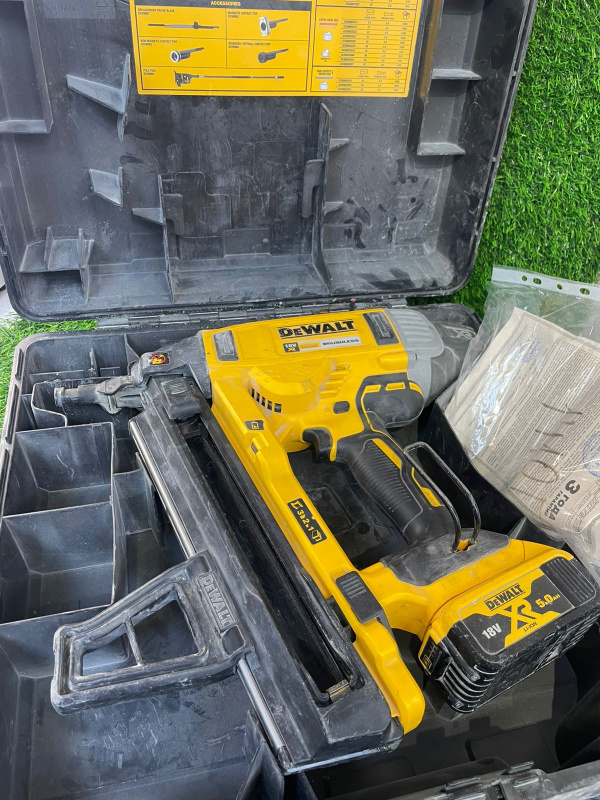 Пневмопистолет Dewalt dewallt xr li-ion dcn890