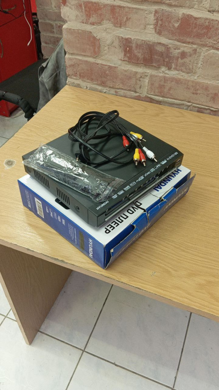 видеоплеер DVD Hyundai h-dvd100