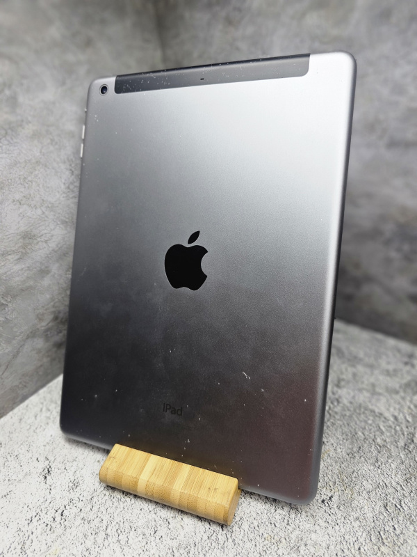 Планшет Apple iPad Air (1-го поколения)