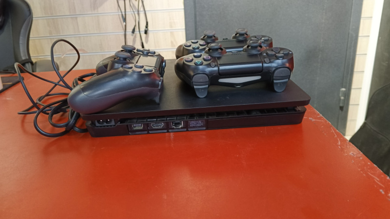 Игровая приставка Sony ps 4 slim