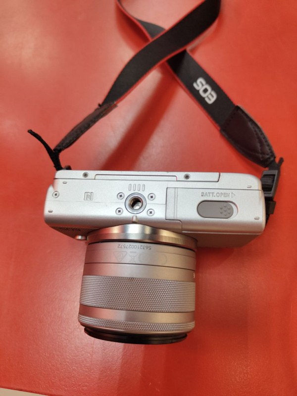 Фотоаппарат Canon m100