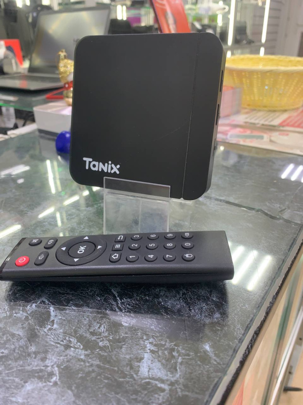 Приставка Tanix  W2