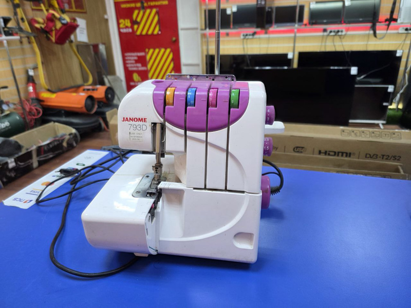 Швейная машина Janome 793D
