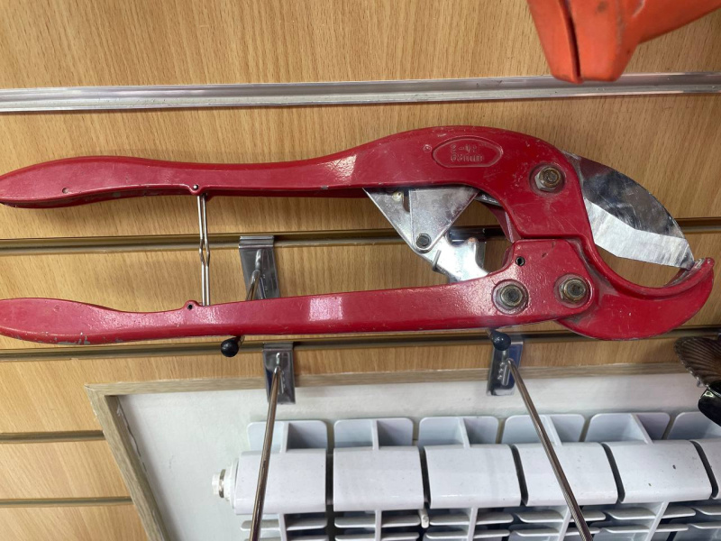 Ножницы для резки труб  .