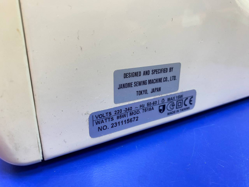 Швейная машина Janome 7518a