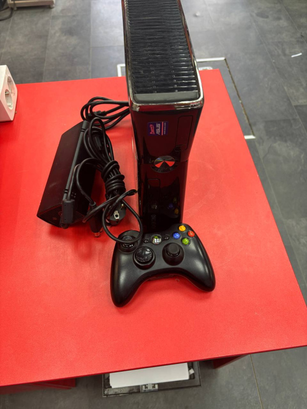 Игровая приставка Xbox 1439