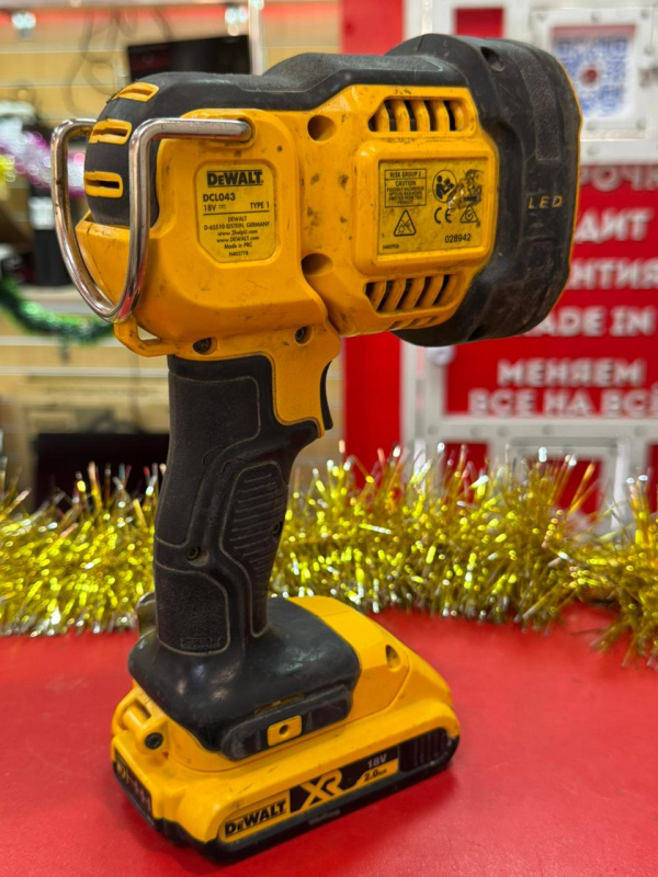 Фонарь Dewalt DCL043