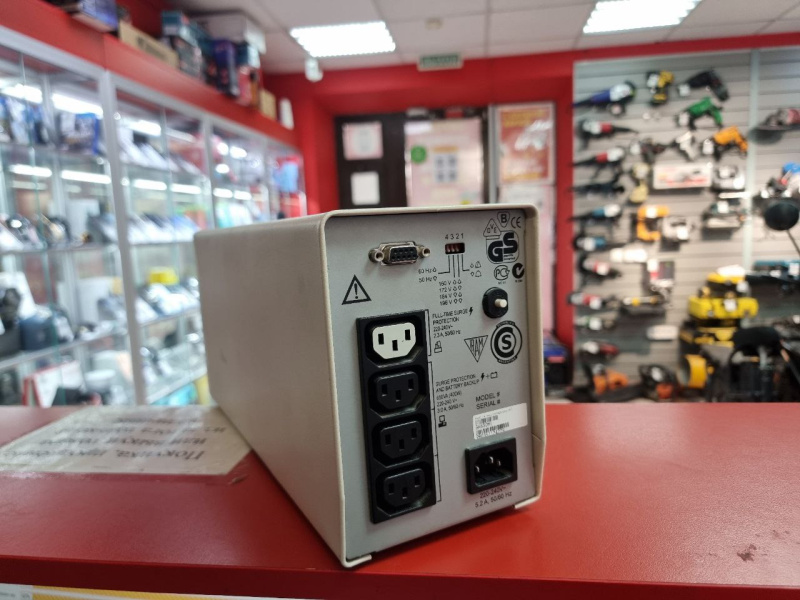 Внешний аккумулятор APC Back-ups 650