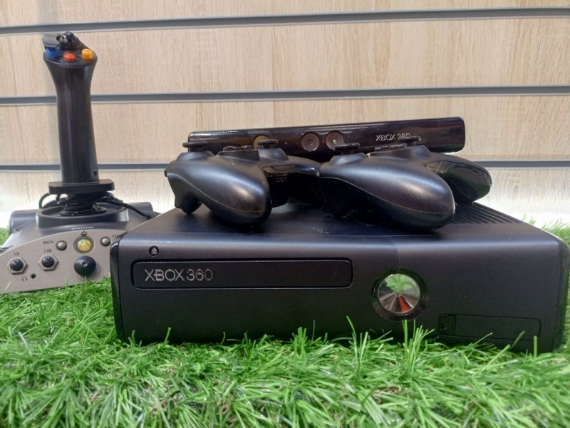 Игровая приставка Xbox 360