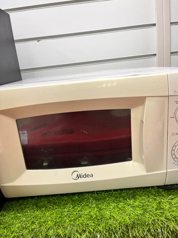 микроволновая печь Midea mm720CKE