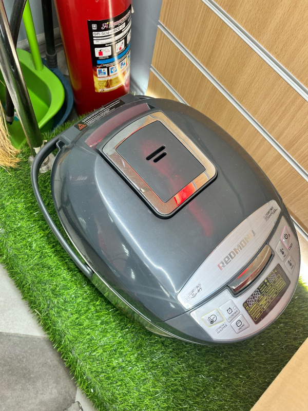 Мультиварка мультиваркка Redmond rmc-fm4520