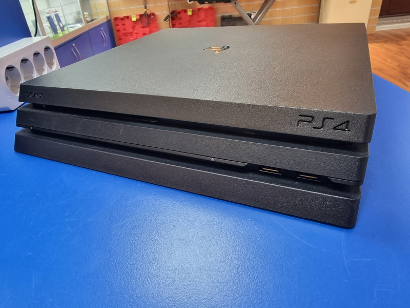 Игровая приставка PlayStation CUH-7006B